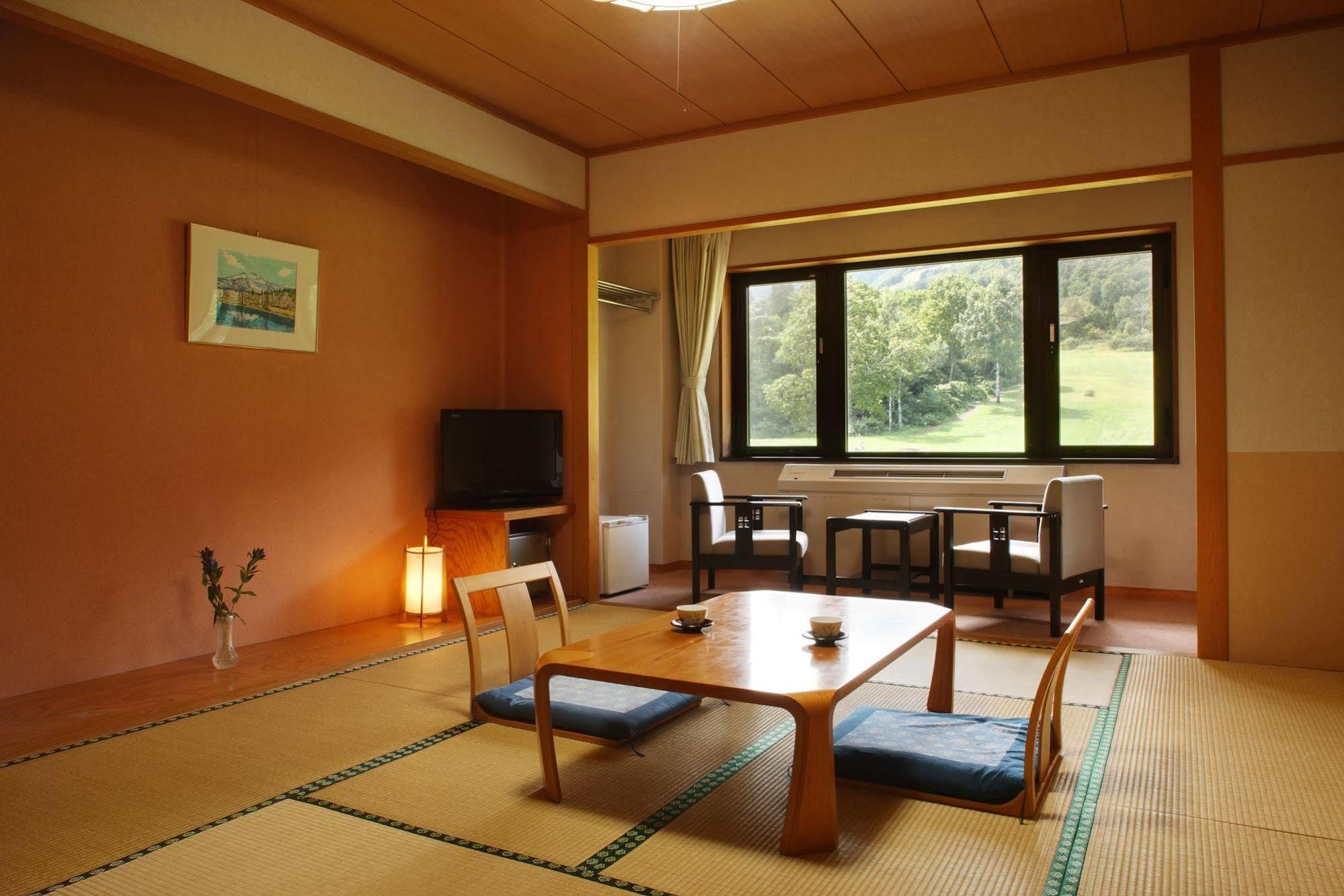ホテル 休暇村妙高 エクステリア 写真